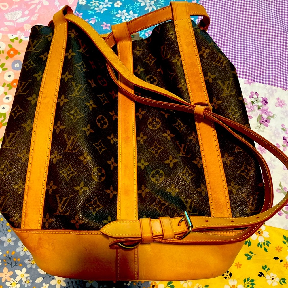 💯 Authentic  Louis Vuitton Bucket Bag 🍀